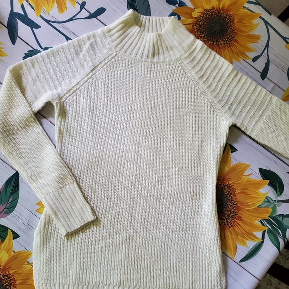 VENUS Sweaters - ♡♡♡♡♡  NWOT Venus sweater